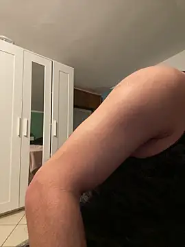 Snapshot of alessand180521 chatting on February 14, 2026, 7:32 pm alessand180521 online show from February 14, 2026, 7:32 pm