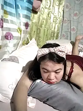 Snapshot of Zyramae_25 chatting on February 13, 2026, 7:32 pm Zyramae 25 online show from February 13, 2026, 7:32 pm