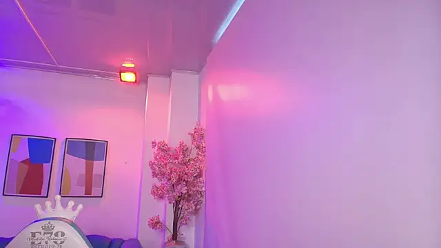 Madame scarlett online show from April 13, 2026, 11:27 am