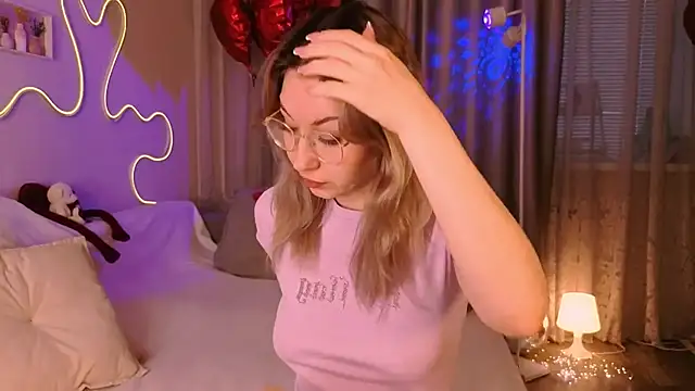 Snapshot of lusciousslily chatting on February 26, 2026, 1:37 am lusciousslily online show from February 26, 2026, 1:37 am