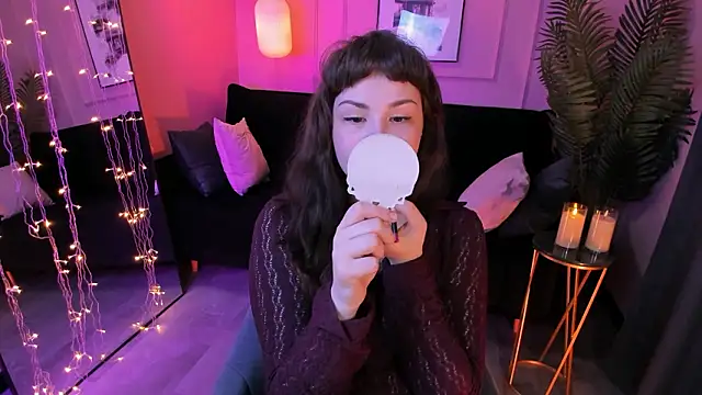 Maykinkya online show from February 3, 2026, 2:44 pm