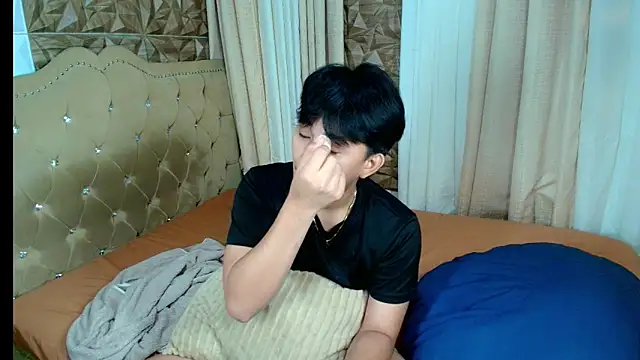 Snapshot of xlovercutietwink chatting on February 10, 2026, 4:33 pm xlovercutietwink online show from February 10, 2026, 4:33 pm