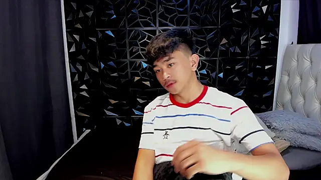 Snapshot of xlovercutietwink chatting on April 5, 2026, 5:26 am xlovercutietwink online show from April 5, 2026, 5:26 am