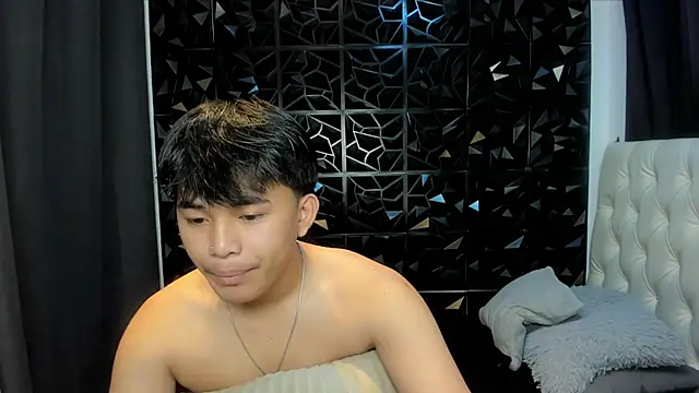 Snapshot of xlovercutietwink chatting on April 6, 2026, 4:32 am xlovercutietwink online show from April 6, 2026, 4:32 am