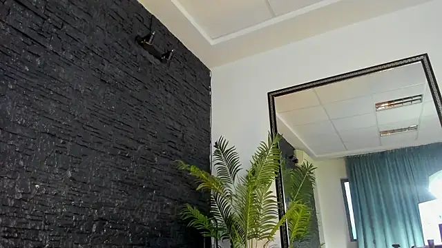 Snapshot of MaddyExposedd chatting on February 5, 2026, 5:45 am MaddyExposedd online show from February 5, 2026, 5:45 am