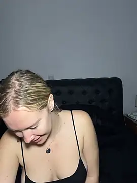 Ellie-rosee online show from February 12, 2026, 7:14 am