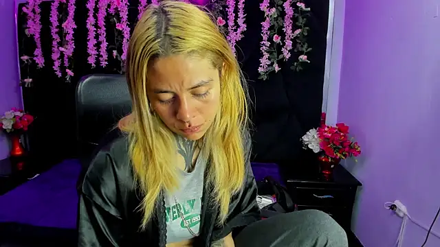 Snapshot of Dakota_Angell_ chatting on February 15, 2026, 3:14 am Dakota Angell online show from February 15, 2026, 3:14 am