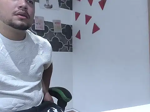 Snapshot of Cristhian_Dirty chatting on February 9, 2026, 12:14 am Cristhian Dirty online show from February 9, 2026, 12:14 am