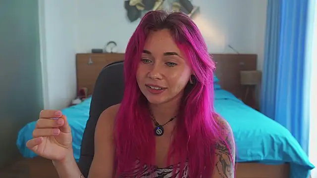 Snapshot of Sarah_Pink chatting on January 9, 2026, 12:57 am Sarah Pink online show from January 9, 2026, 12:57 am