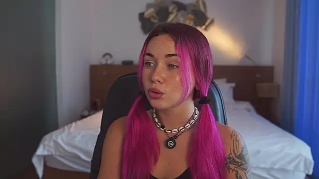 Snapshot of Sarah_Pink chatting on January 14, 2026, 1:44 am Sarah Pink online show from January 14, 2026, 1:44 am