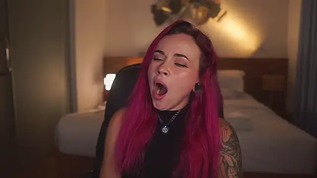 Snapshot of Sarah_Pink chatting on February 7, 2026, 12:53 pm Sarah Pink online show from February 7, 2026, 12:53 pm