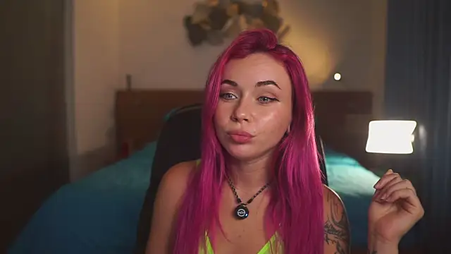 Snapshot of Sarah_Pink chatting on March 5, 2026, 12:23 pm Sarah Pink online show from March 5, 2026, 12:23 pm