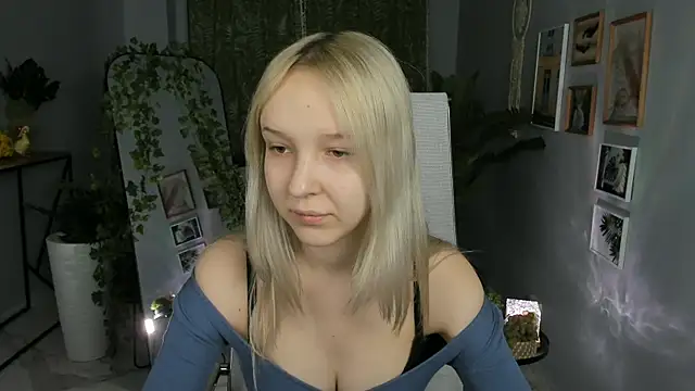 Snapshot of MaoqiBeverly chatting on April 23, 2026, 4:57 am MaoqiBeverly online show from April 23, 2026, 4:57 am