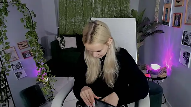 Snapshot of MaoqiBeverly chatting on May 9, 2026, 1:27 pm MaoqiBeverly online show from May 9, 2026, 1:27 pm