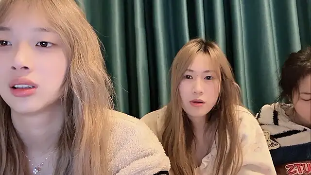 Snapshot of SM_0002 chatting on February 1, 2026, 4:16 pm SM 0002 online show from February 1, 2026, 4:16 pm