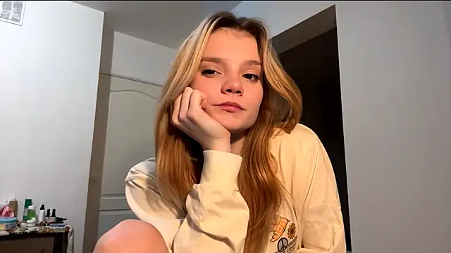 Snapshot of Tiffany_Muse chatting on February 10, 2026, 11:09 pm Tiffany Muse online show from February 10, 2026, 11:09 pm