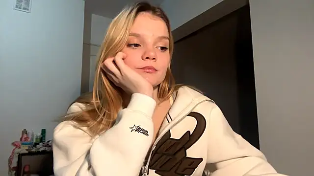 Snapshot of Tiffany_Muse chatting on February 12, 2026, 11:00 pm Tiffany Muse online show from February 12, 2026, 11:00 pm