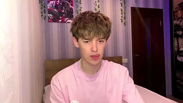 Snapshot of Sweet_Dude chatting on April 20, 2026, 5:37 pm Sweet Dude online show from April 20, 2026, 5:37 pm
