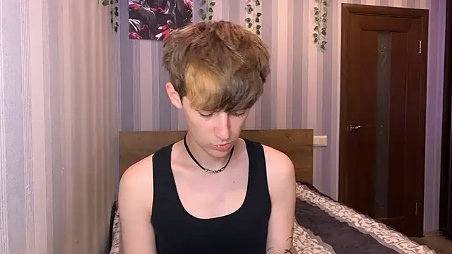Snapshot of Sweet_Dude chatting on July 7, 2026, 8:13 pm Sweet Dude online show from July 7, 2026, 8:13 pm