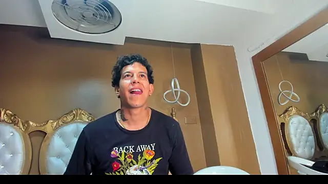 Snapshot of HUSTELJUAN420 chatting on March 18, 2026, 9:29 pm HUSTELJUAN420 online show from March 18, 2026, 9:29 pm