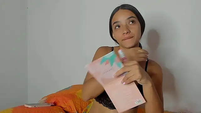 Snapshot of Lilith_pink29 chatting on February 4, 2026, 3:45 am Lilith pink29 online show from February 4, 2026, 3:45 am