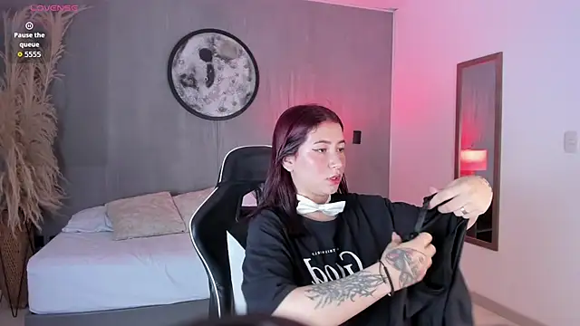 Snapshot of charlottee27_ chatting on February 25, 2026, 2:21 am charlottee27 online show from February 25, 2026, 2:21 am