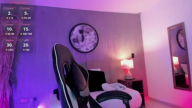 charlottee27  online show from May 30, 2026, 1:57 am