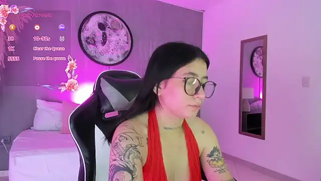 charlottee27  online show from June 26, 2026, 1:54 am