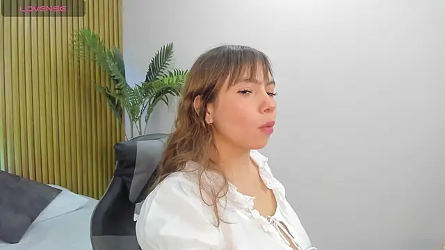 Snapshot of milaack_ chatting on February 13, 2026, 7:32 pm milaack online show from February 13, 2026, 7:32 pm