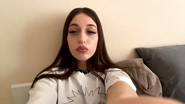 CutieWorm online show from February 1, 2026, 11:20 am