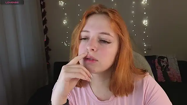 Snapshot of hannamelon_ chatting on February 12, 2026, 8:20 am hannamelon online show from February 12, 2026, 8:20 am