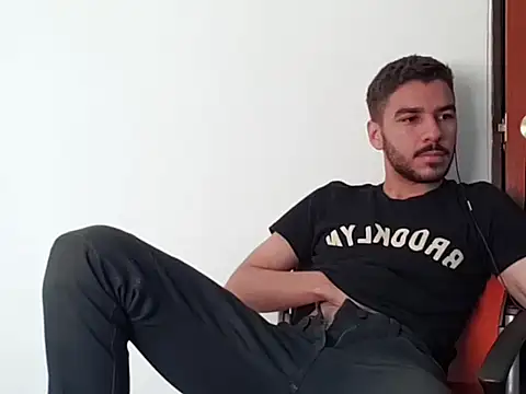 Snapshot of _s33bas chatting on February 12, 2026, 4:35 pm s33bas online show from February 12, 2026, 4:35 pm