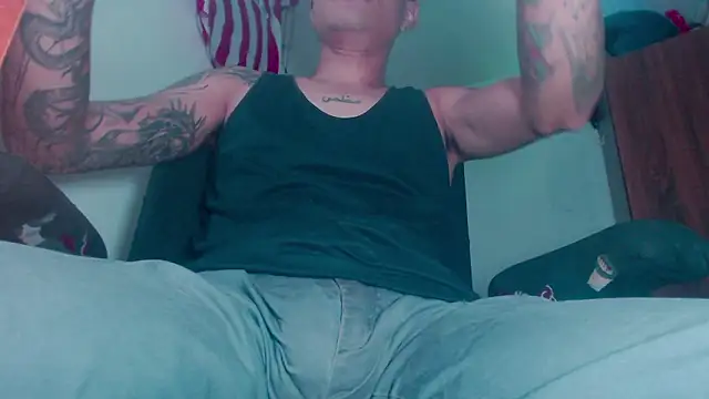 Snapshot of theskateboy chatting on February 18, 2026, 6:42 am theskateboy online show from February 18, 2026, 6:42 am