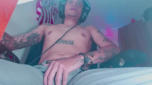 Snapshot of theskateboy chatting on February 25, 2026, 4:11 am theskateboy online show from February 25, 2026, 4:11 am