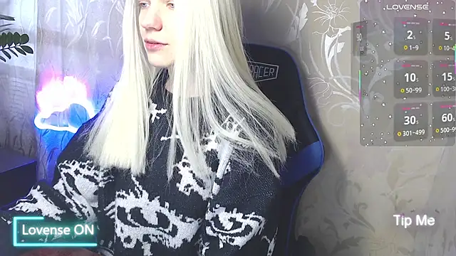 Snapshot of Shiny_Victoria chatting on April 23, 2026, 8:13 am Shiny Victoria online show from April 23, 2026, 8:13 am