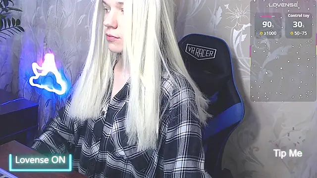 Snapshot of Shiny_Victoria chatting on May 6, 2026, 11:26 am Shiny Victoria online show from May 6, 2026, 11:26 am