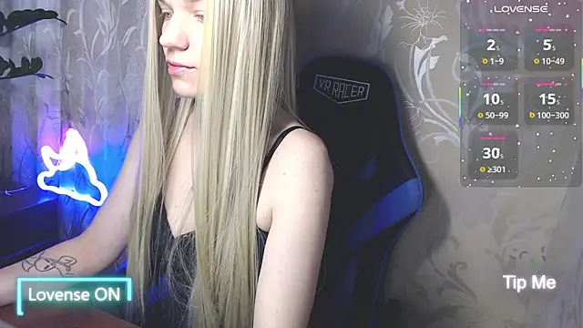 Snapshot of Shiny_Victoria chatting on May 31, 2026, 7:59 am Shiny Victoria online show from May 31, 2026, 7:59 am