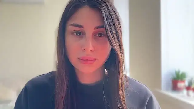 Snapshot of LiluMartiznir chatting on March 17, 2026, 10:07 am LiluMartiznir online show from March 17, 2026, 10:07 am