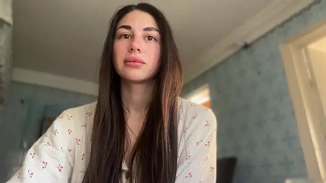 LiluMartiznir online show from May 27, 2026, 5:37 am