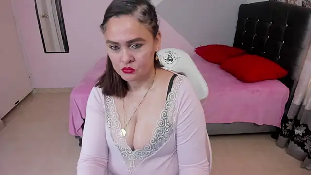 Snapshot of Hi__kitty_ chatting on February 12, 2026, 3:18 pm Hi kitty online show from February 12, 2026, 3:18 pm