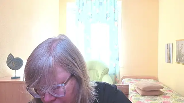 Snapshot of Emma_Eclipsee chatting on March 8, 2026, 10:52 am Emma Eclipsee online show from March 8, 2026, 10:52 am