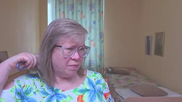 Snapshot of Emma_Eclipsee chatting on April 4, 2026, 10:57 am Emma Eclipsee online show from April 4, 2026, 10:57 am