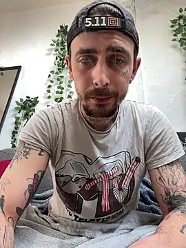 Snapshot of Piratee666 chatting on March 5, 2026, 8:32 am Piratee666 online show from March 5, 2026, 8:32 am