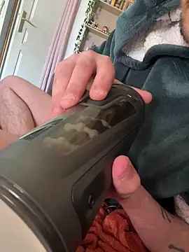 Snapshot of Piratee666 chatting on April 8, 2026, 7:19 am Piratee666 online show from April 8, 2026, 7:19 am