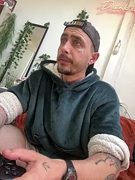 Snapshot of Piratee666 chatting on April 9, 2026, 6:41 am Piratee666 online show from April 9, 2026, 6:41 am