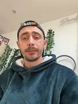 Snapshot of Piratee666 chatting on April 14, 2026, 7:25 am Piratee666 online show from April 14, 2026, 7:25 am