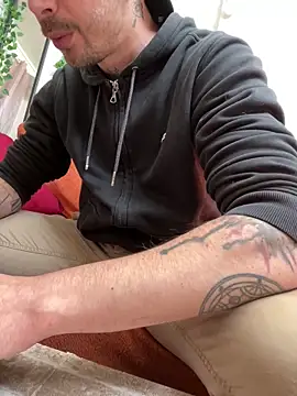 Snapshot of Piratee666 chatting on April 15, 2026, 12:23 pm Piratee666 online show from April 15, 2026, 12:23 pm