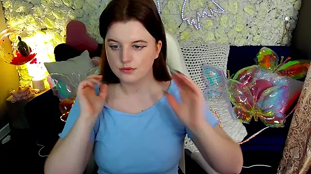 Snapshot of KristiFoxy chatting on April 1, 2026, 5:52 am KristiFoxy online show from April 1, 2026, 5:52 am