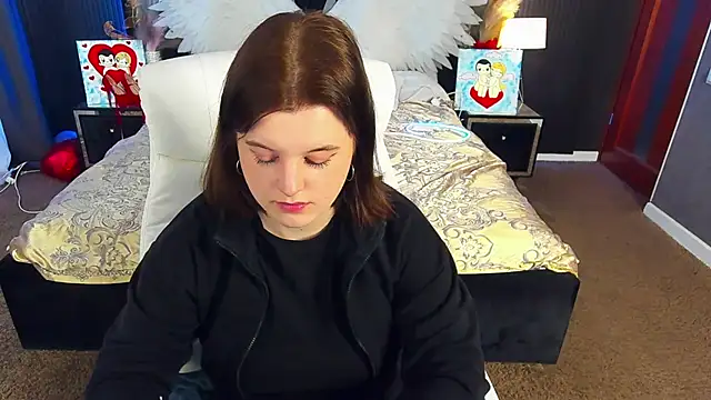 Snapshot of KristiFoxy chatting on April 8, 2026, 5:18 am KristiFoxy online show from April 8, 2026, 5:18 am