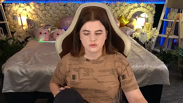 Snapshot of KristiFoxy chatting on May 24, 2026, 12:32 pm KristiFoxy online show from May 24, 2026, 12:32 pm